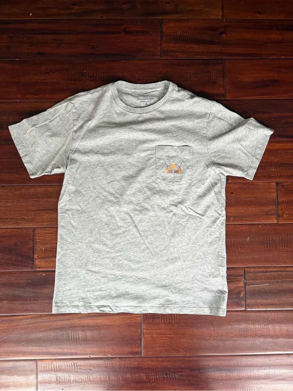 Vineyard Vines Heather Gray Pocket Tee with Small Logo. Size small